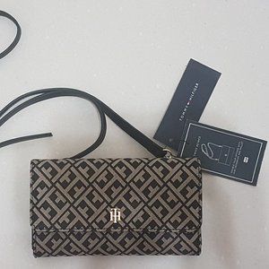 Tommy Hilfiger Black Signature TH Tri-fold Crossbody Wallet - NWT